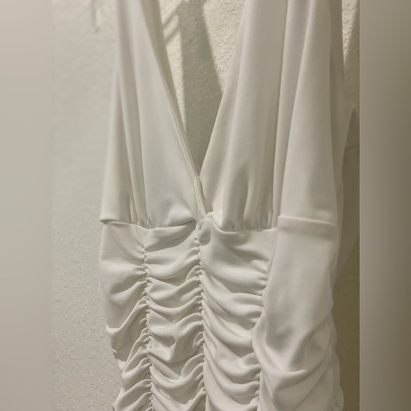 Express white ruched sleeveless blouse - Picture 2 of 5